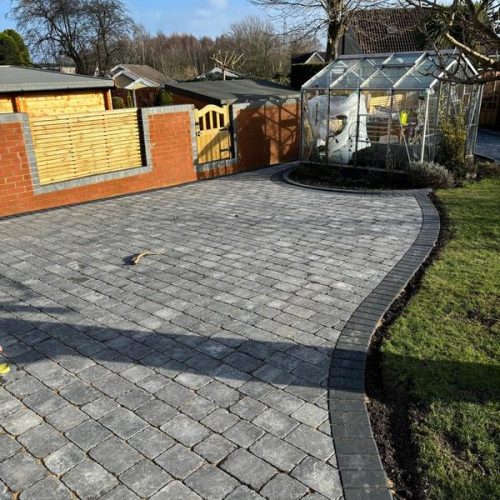 garden transformation cobble paving charcoal borders with kerb flower beds 14